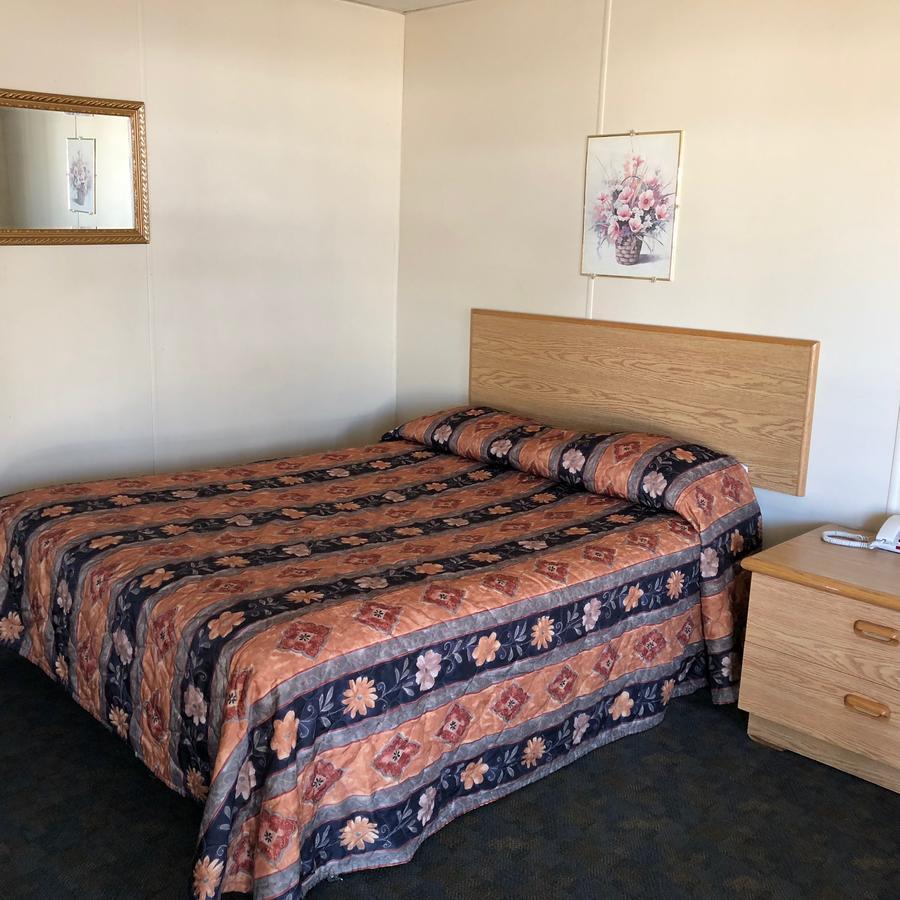 Bluebird Motel Innisfail Экстерьер фото