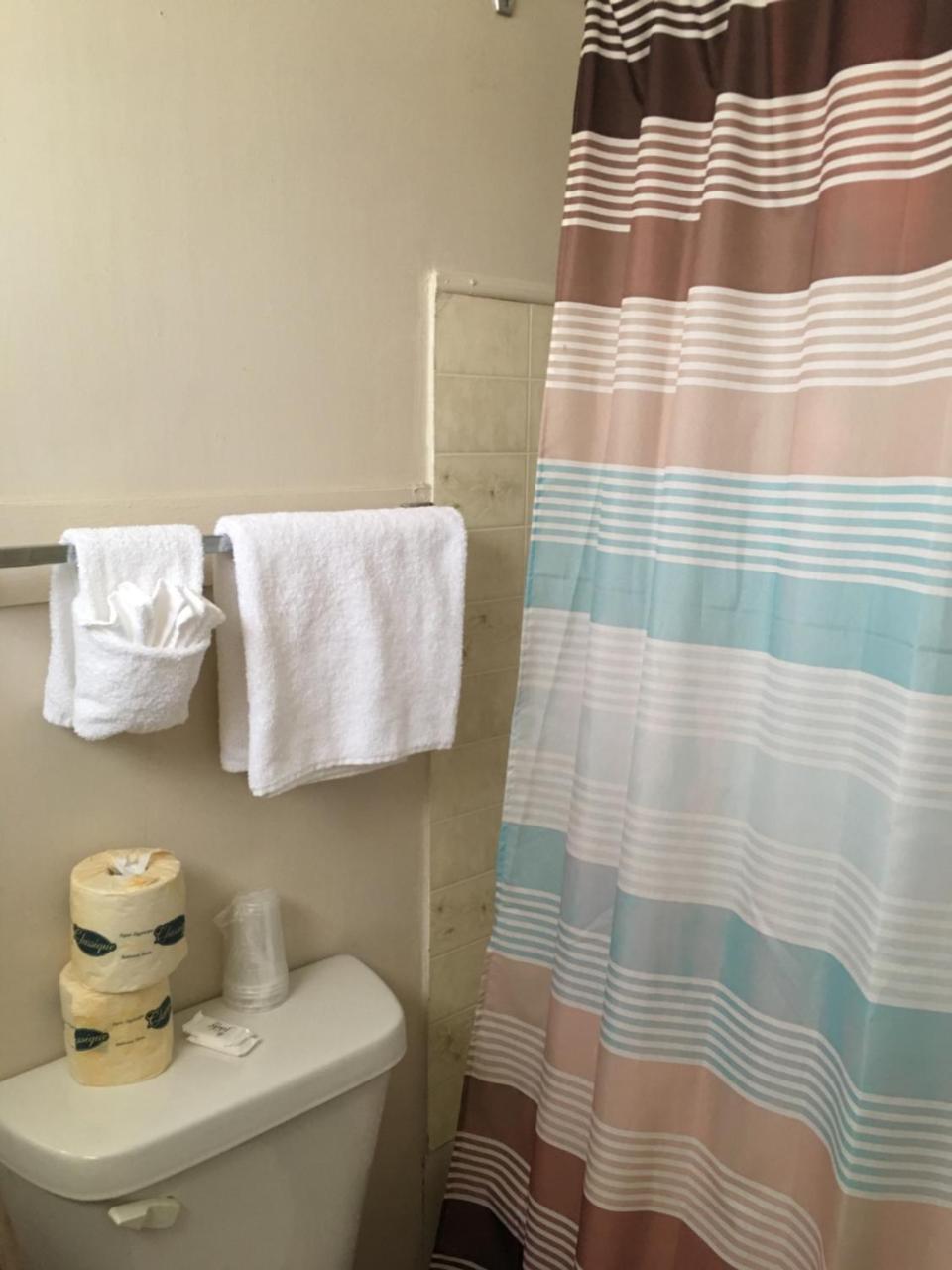 Bluebird Motel Innisfail Экстерьер фото