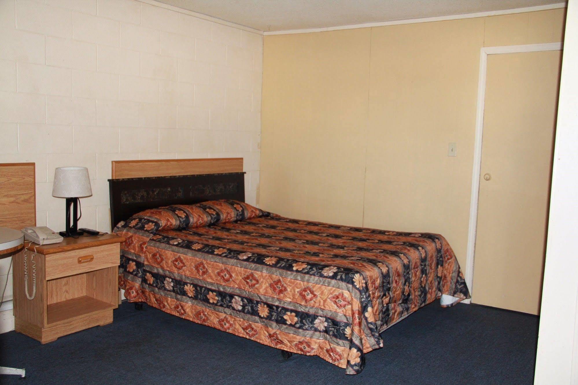 Bluebird Motel Innisfail Экстерьер фото