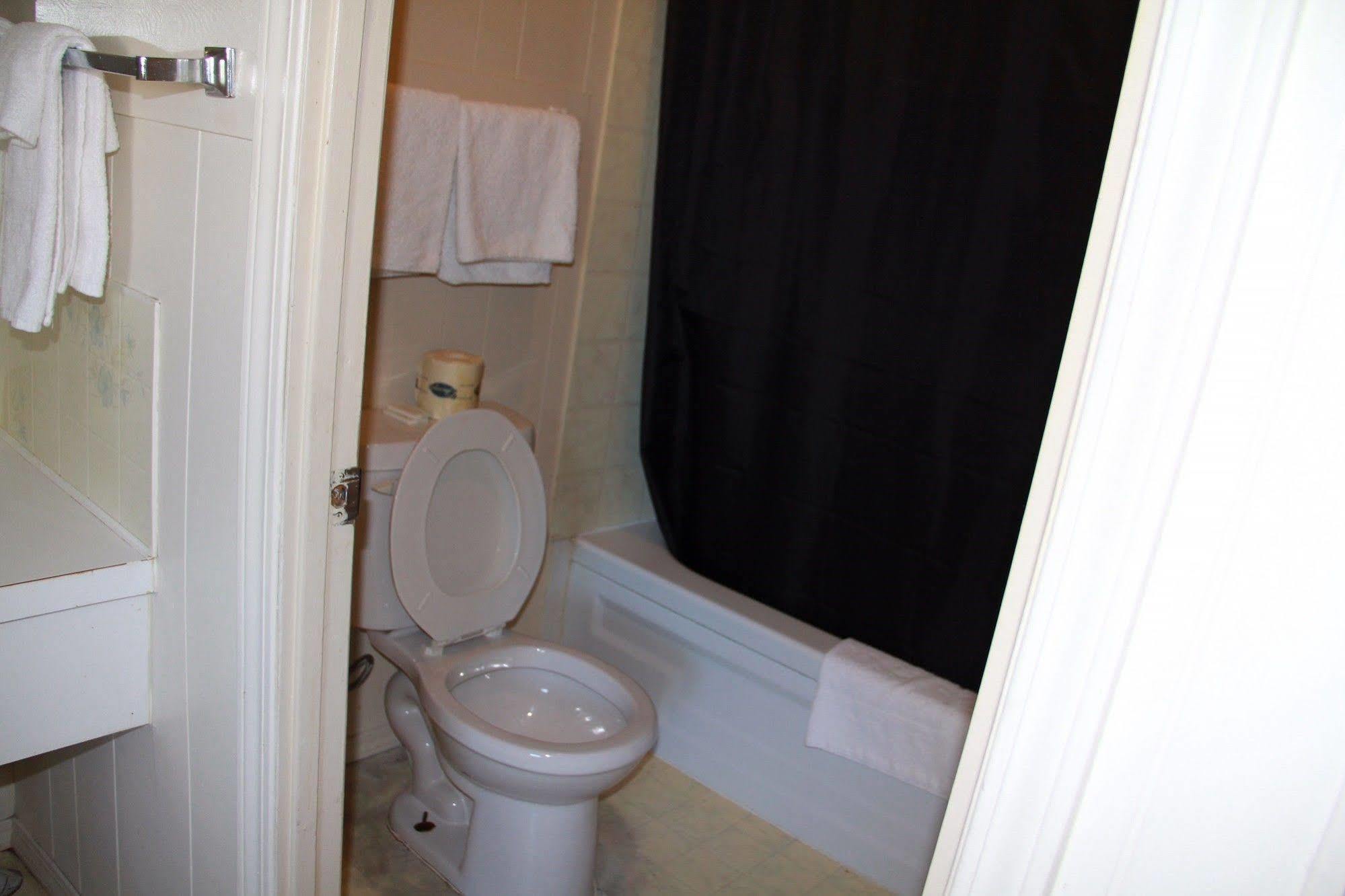 Bluebird Motel Innisfail Экстерьер фото