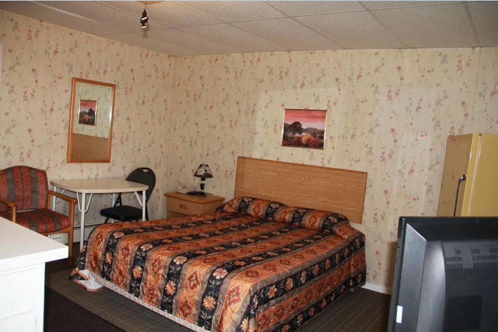 Bluebird Motel Innisfail Экстерьер фото
