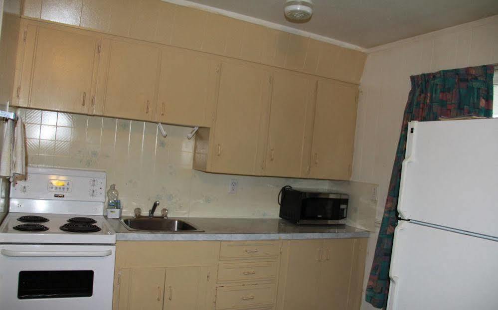 Bluebird Motel Innisfail Экстерьер фото